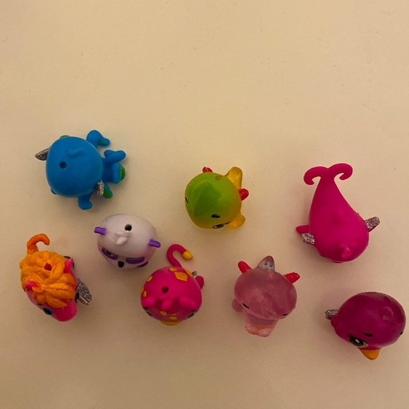 (8) Hatchimals Mini Collectibles + Pink Hatchimal nest+ Roblox Policeman Toy - Picture 3 of 16